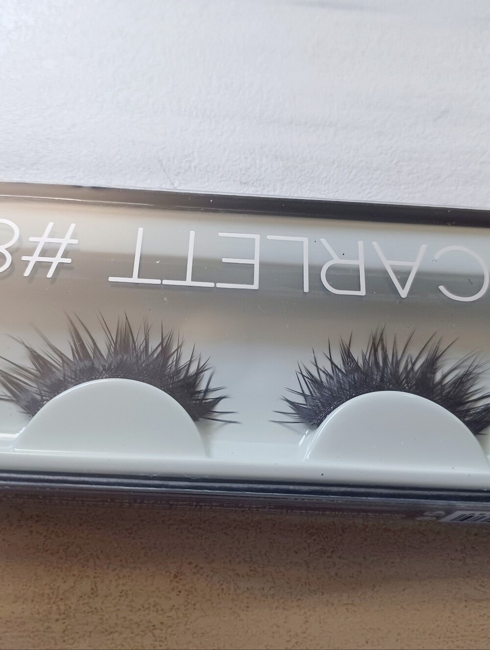HUDA BEAUTY #8 Scarlett Black Flared Volume Faux Mink Lashes - Picture 3 of 5
